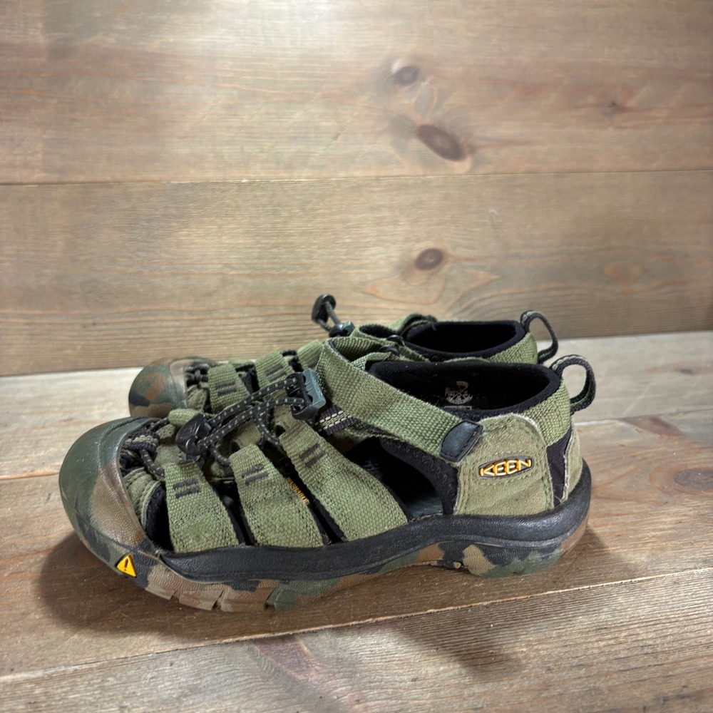 KEEN Newport H2 Boys size 13 shoes Green Waterproof Hook and Loop sandals